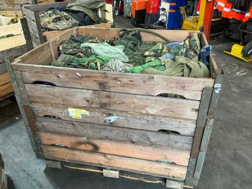 Diverse îmbrăcăminte militare