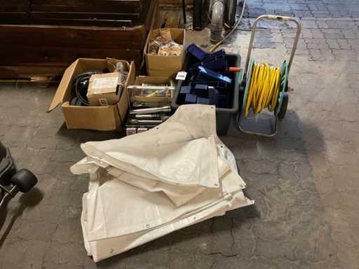 Série de différentes pièces et accessoires