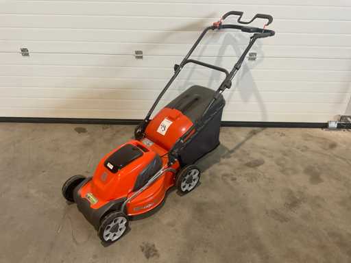 2018 Husqvarna LC 141Li Ma?ini de tuns iarba f?r? fir, "Corp"