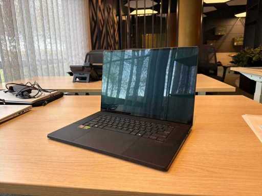 ASUS H7606 krachtige laptop (2024 model, high performance) zonder hardeschijf