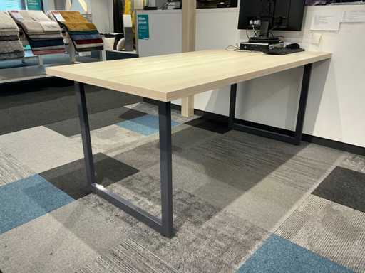 Tavolo della conferenza