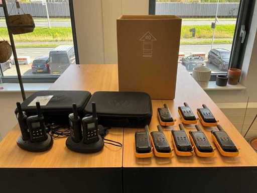 Motorola TLKR T60/T82 Extreme walkie-talkie (12x)