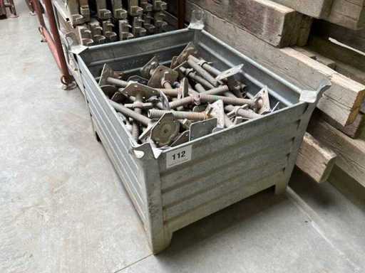 Un lot de picioare reglabile