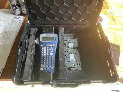 Máquina de etiquetado Dymo P-Touch 2460 con cintas de repuesto en L-Box