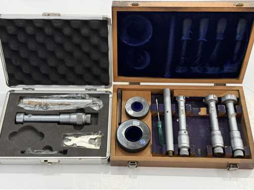   Beaucoup de vis de mesure internes à trois points