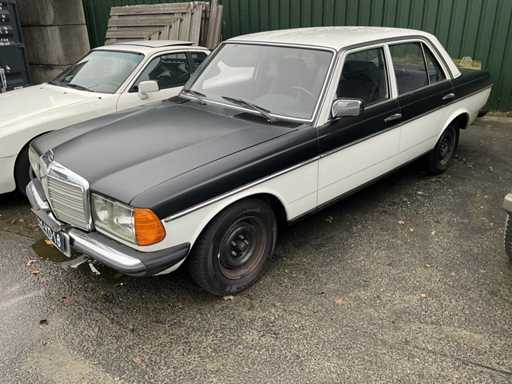 Mercedes-Benz - 200-280 (W123) - 200 - Oldtimer