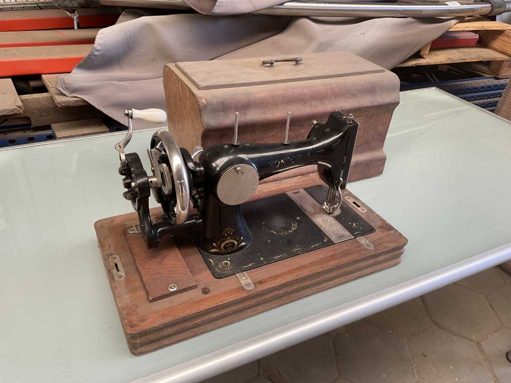 Lewenstein Vintage Sewing Machine