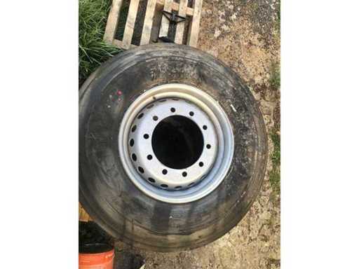 Complete Truck Wheels x2