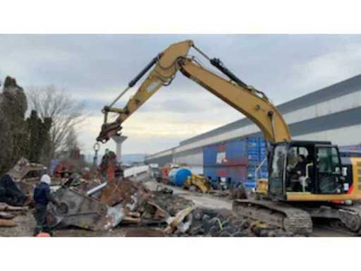 81ffb903-3427-4f1d-b2ff-e513681b7664.mp4