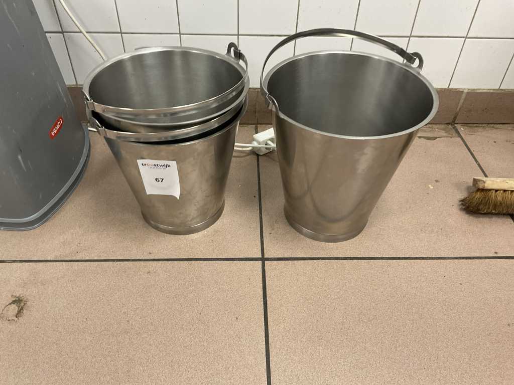 Stainless steel buckets (3x)