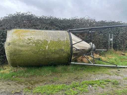 Silos nawozowy o masie 8 ton 