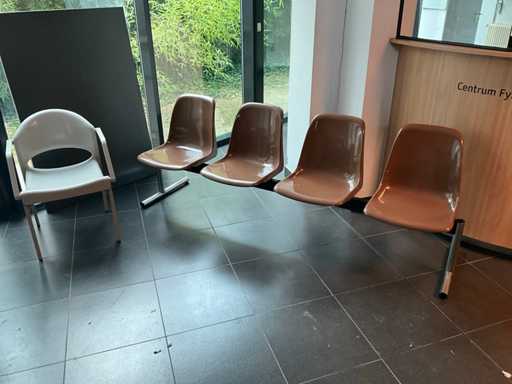 Wachtkamerbank (3x) + stoelen (14x)