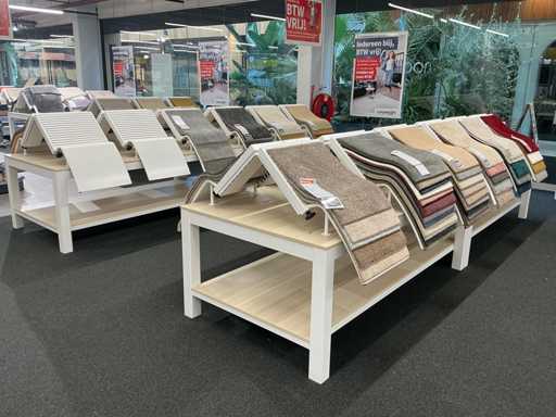 Präsentationstisch mit Teppichproben (8x)