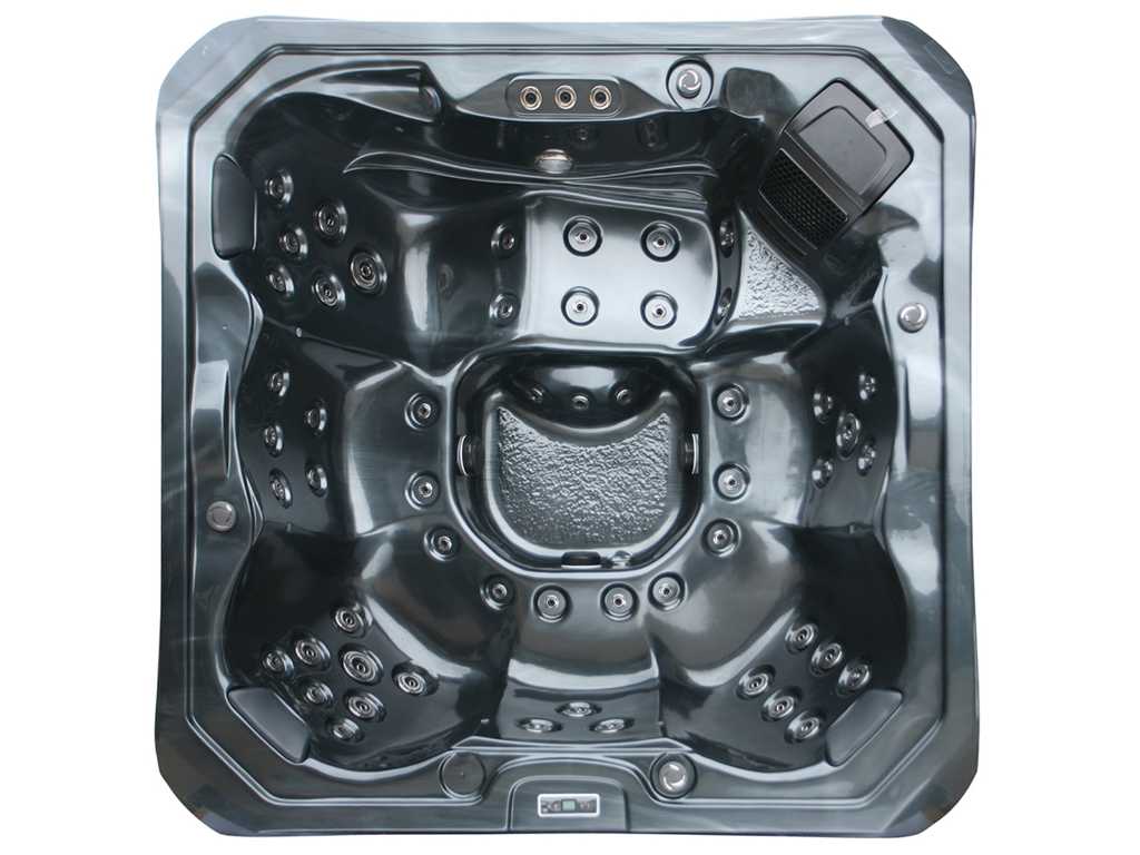 6-persoons plug and play buitenspa