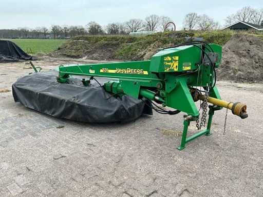 2004 John Deere 331 achtermaaier met kneuzer