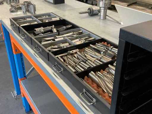 Lotto di utensili per la perforazione