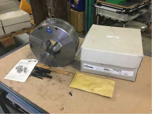 Three-jaw chuck