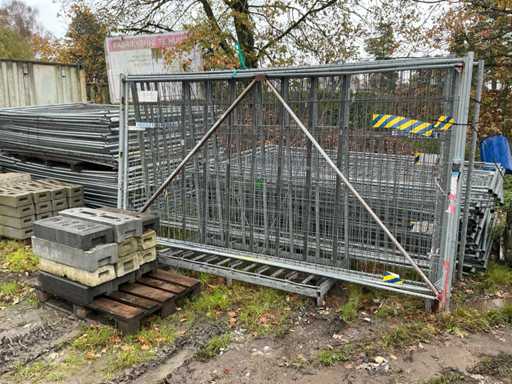 BP Construction fence with block (11x)