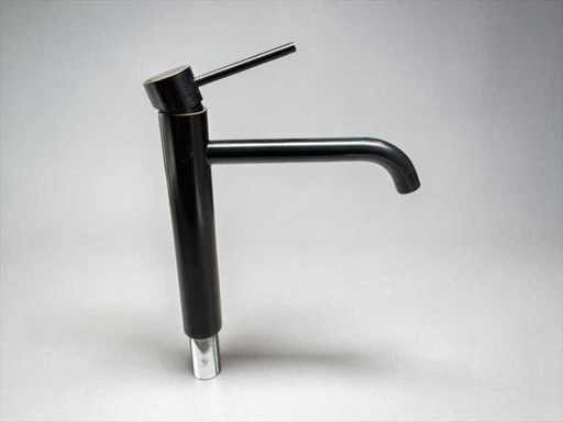 Robinet de cuisine pour le travail