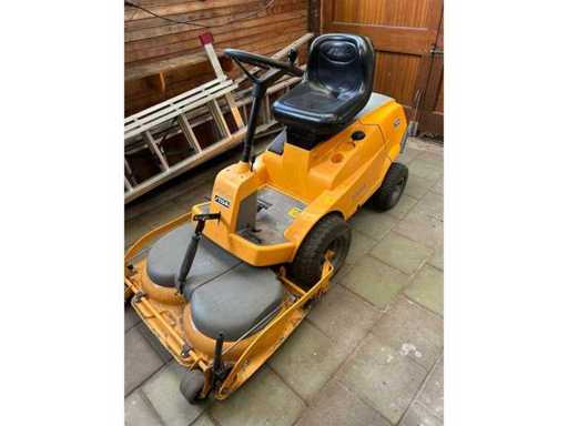 Mașină de tuns iarba Stiga villa