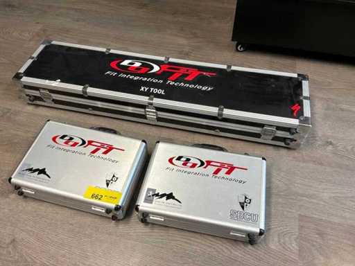 Specjalistyczne narzędzie geometrii XY oraz różne narzędzia pomiarowe (3x)