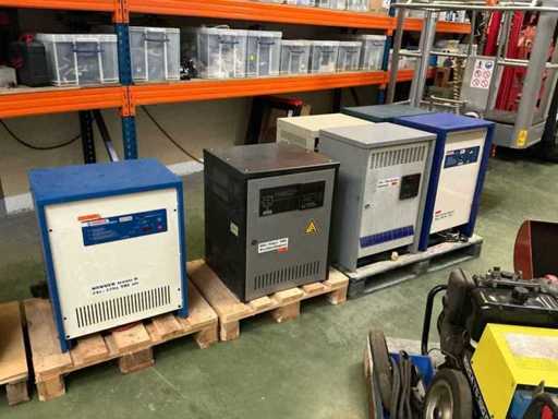 Lot van 6 Heftruck Opladers Heftruck toebehoren