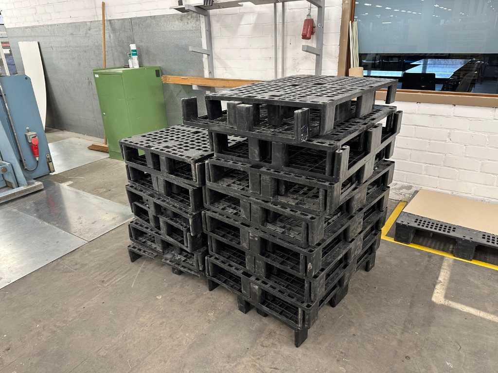 Delbrouck - 249 - Plastic pallets (150x)