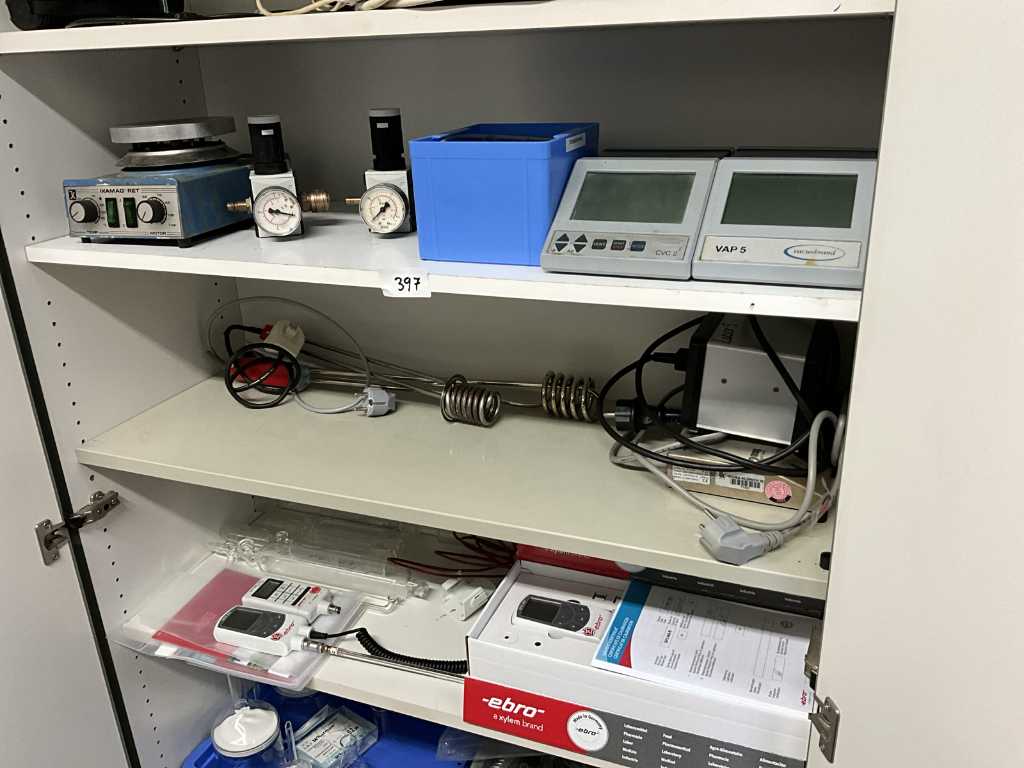 Varie attrezzature di laboratorio