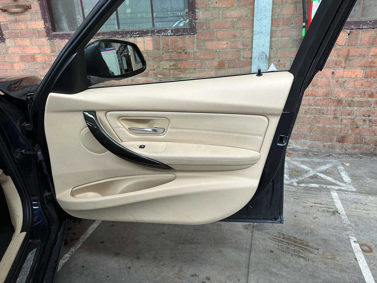 BMW 320i EfficientDynamics Edition Upgrade Edition 170pk 2013 (Origineel-NL) 3-serie, 1-SLL-03