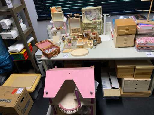 Casă de păpuși și accesorii