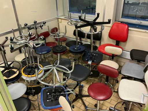 Labstoelen en krukjes (36x)