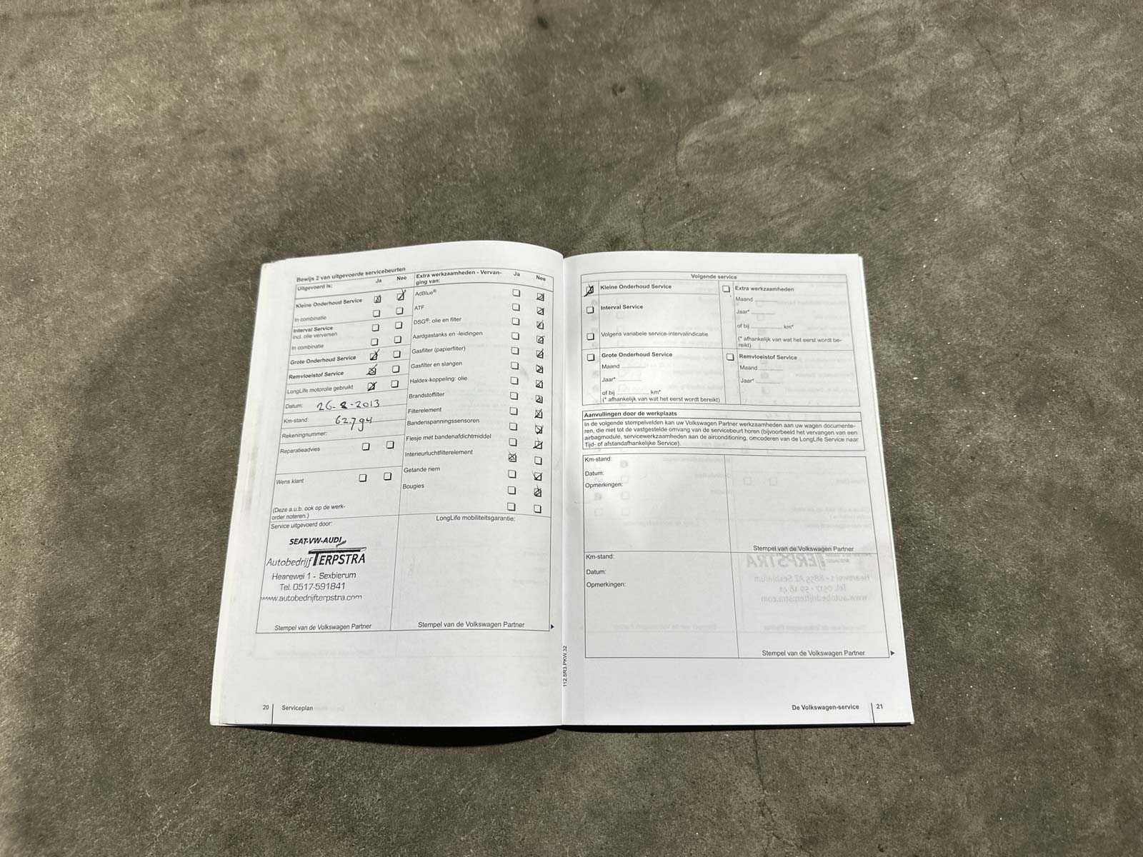 Volkswagen Tiguan 2.0 TDI Sport&&Style 4Motion 140pk 2011 (Origineel-NL), 74-PNH-9