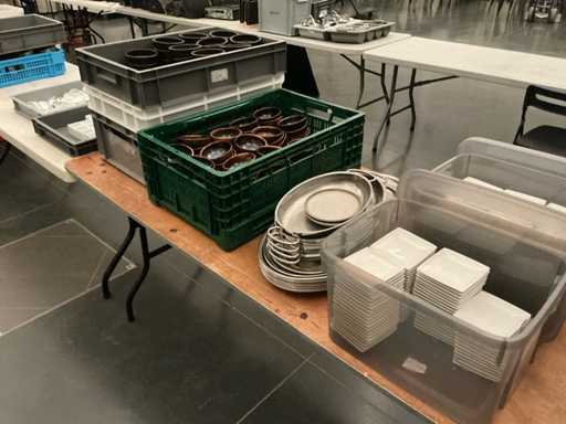 Lot of bowls, bowls, plates and pots