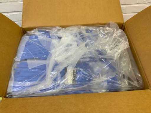 O mulțime de bride de cablu, câte 50 de saci de câte 100 de bucăți fiecare