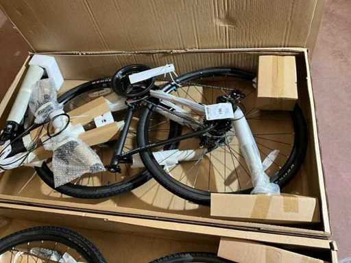 Fuji Traverse 1.7 17" satin black /cyan (1x)