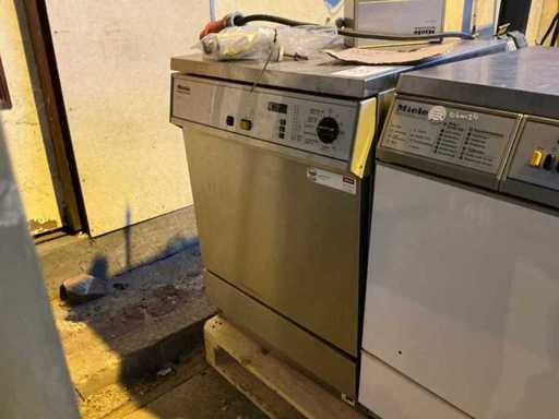 Miele Professional G7882 Dishwasher