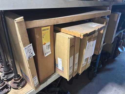 Diverse radiatoren en kondensators voor Scania, Hyster, Nissan en Renault  (15x)