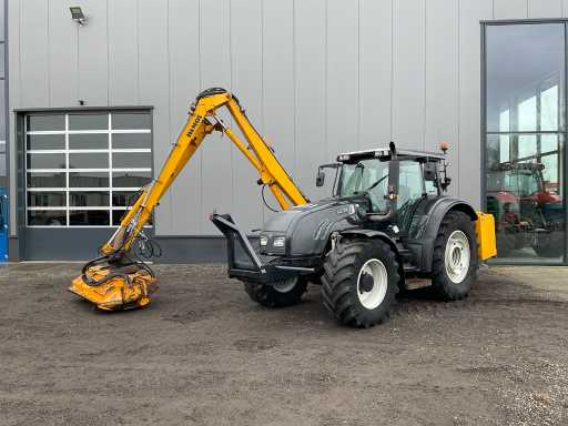 Traktor rolniczy Valtra T182 Direct z napędem na wszystkie koła z 2009 roku