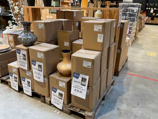 Divers vases en coquillage de bambou