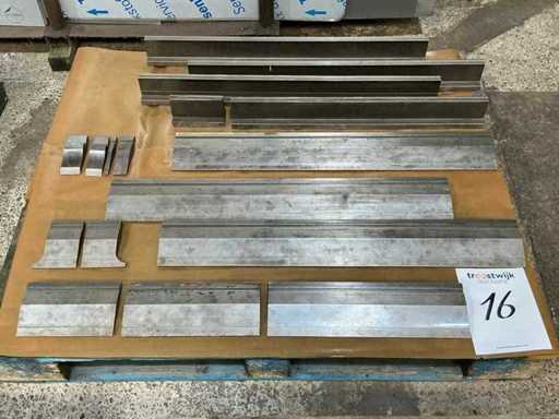Bottom die and Rolleri top die