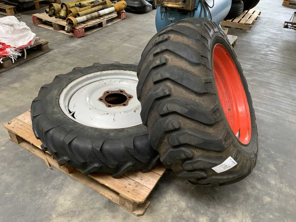 Tire with rim (2x)