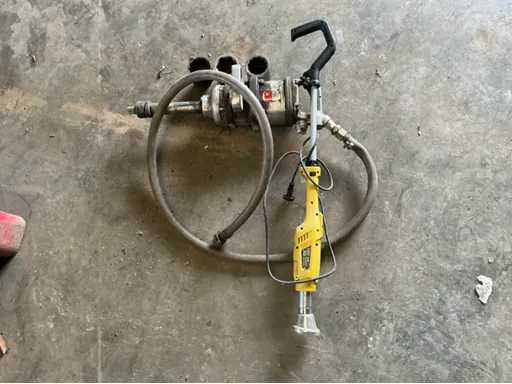 Bouloneuse et brûleur de mauvaises herbes Dispositif de démontage et de montage de pneus