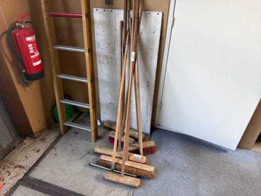 Broom (7x)