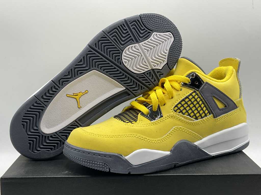 Nike Jordan 4 Retro Lightning Kids Sneakers 32