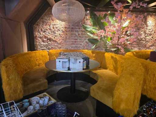 3-teiliges Restaurant-Bank-Set und runder Tisch 