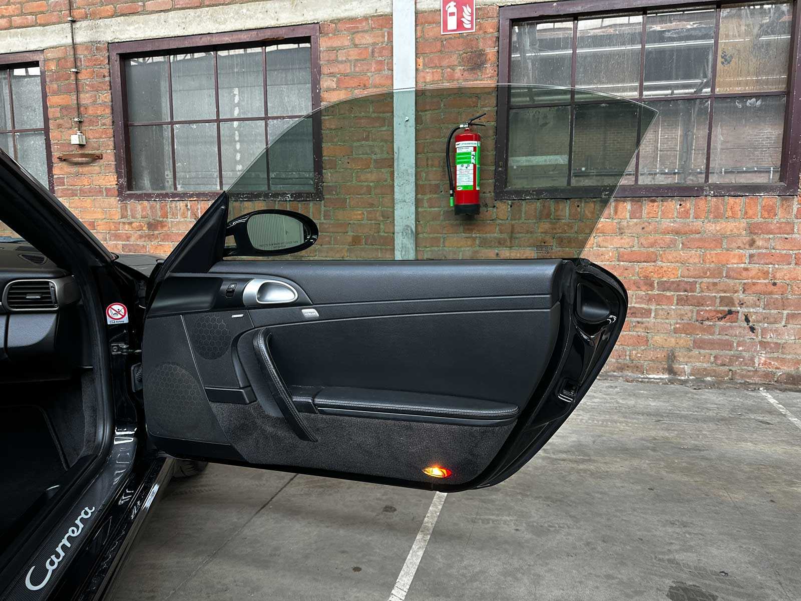 Porsche 911 Carrera Cabriolet 997 3.6 325pk 2005 handgeschakeld -Youngtimer-