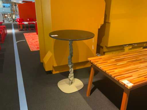 Lensvelt Table haute « Maarten Spruyt »