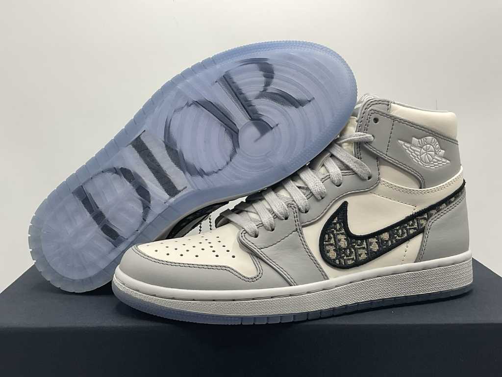 Nike Jordan 1 Retro High Dior 2440/8500 Turnschuhe 38 1/2