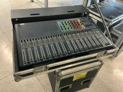 Soundcraft SI Expression3 32CH Mixer - Madi