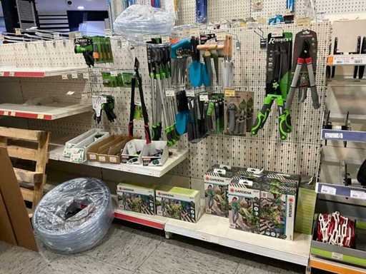 Partij divers tuingereedschap